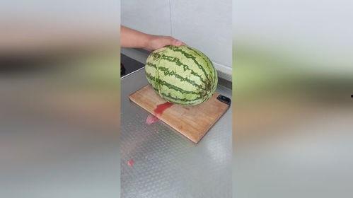 天热送个瓜吃,送你清凉一“瓜”